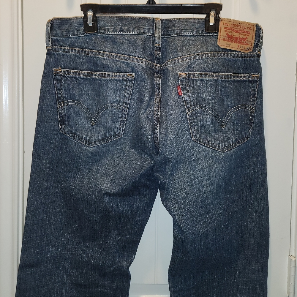 Levi's Classic Blue Denim Jeans - Picture 5 of 9